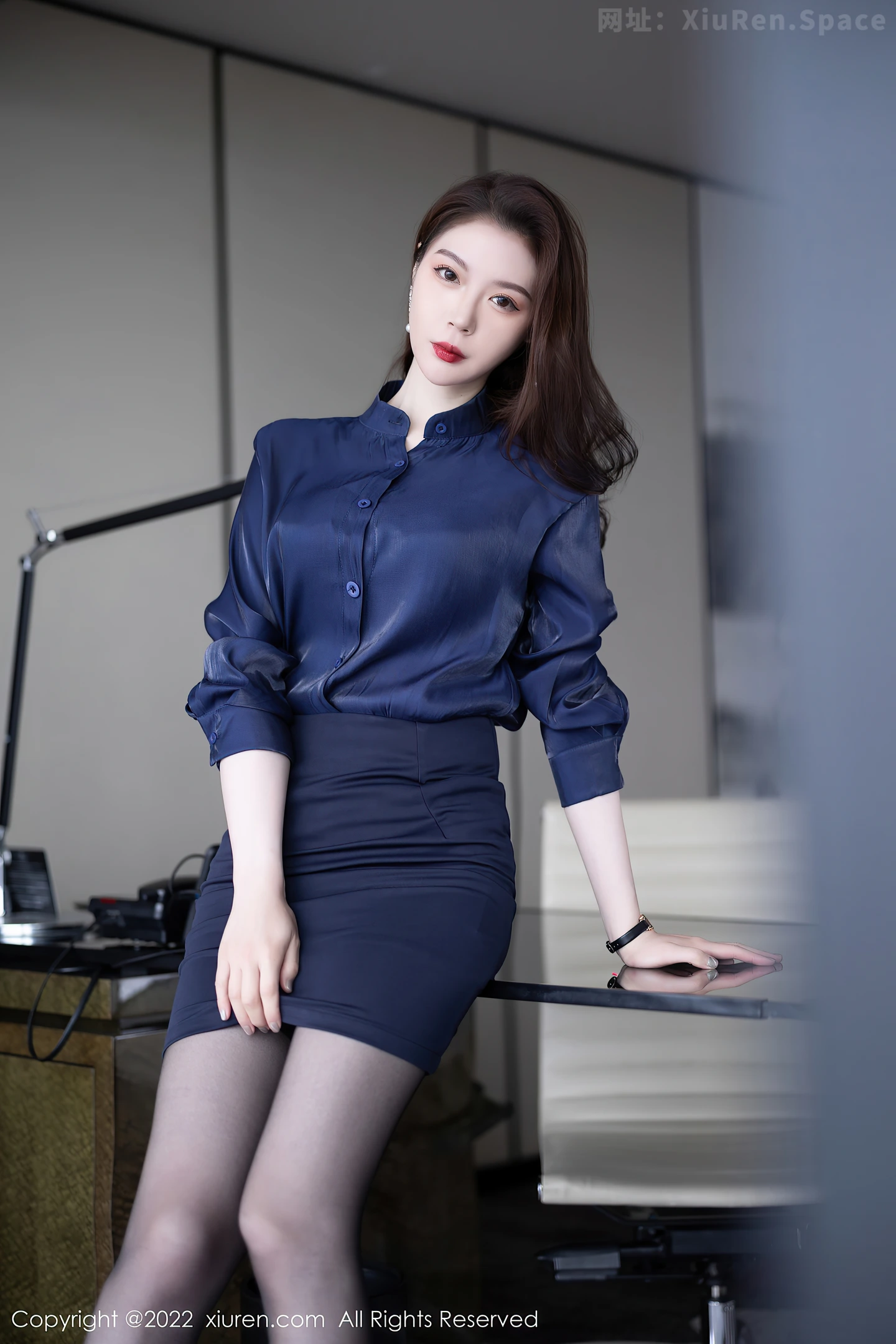 图片[6]-[XiuRen秀人网] VOL.5729 模特梦心玥心愿旅拍脱深蓝上衣露性感内衣配超薄黑丝诱惑写真91P-秀人网官方网站